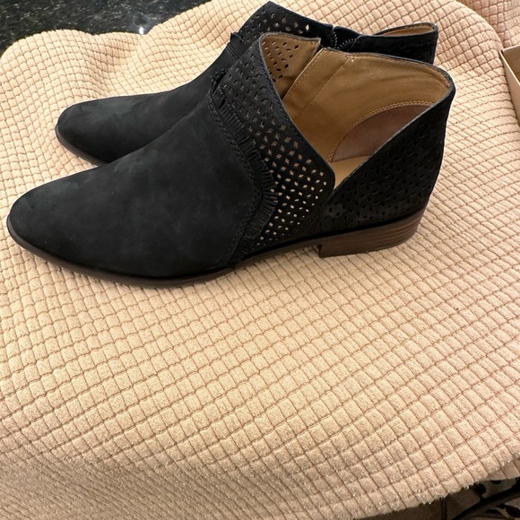 Ankle booties - Picture 2 of 3